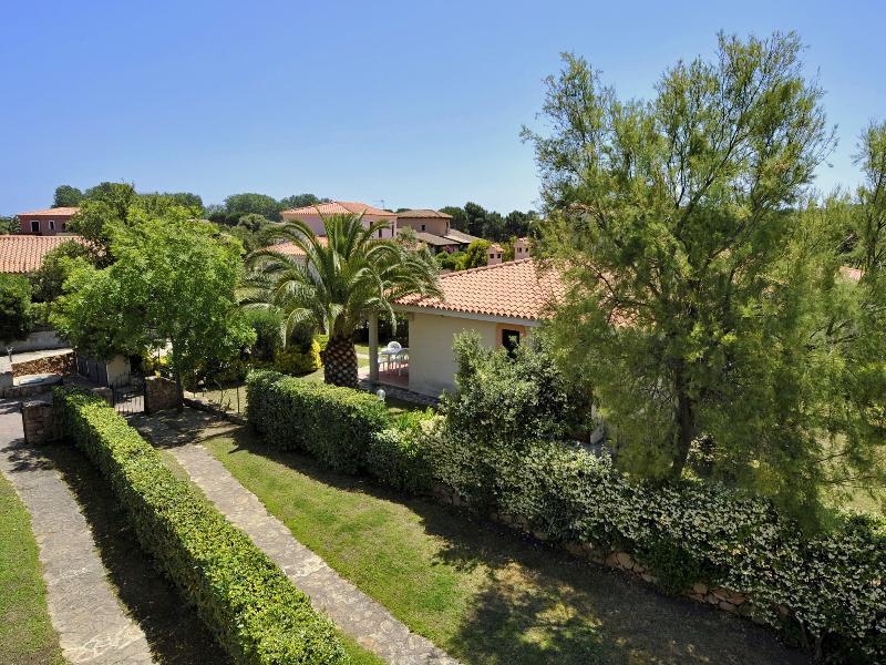 Residence Le Canne San Teodoro  Exteriör bild