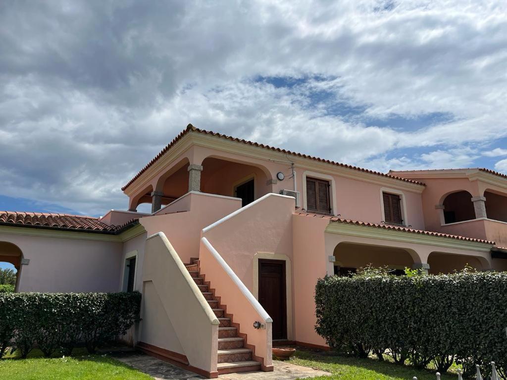Residence Le Canne San Teodoro  Exteriör bild