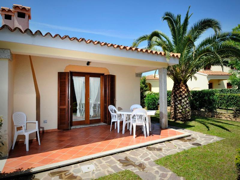 Residence Le Canne San Teodoro  Exteriör bild