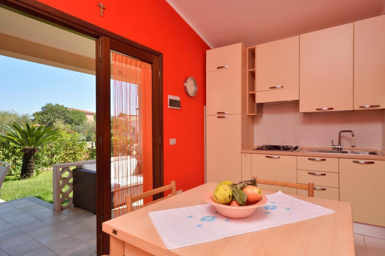 Residence Le Canne San Teodoro  Exteriör bild