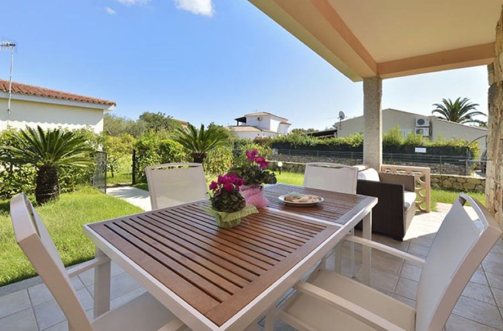 Residence Le Canne San Teodoro  Exteriör bild