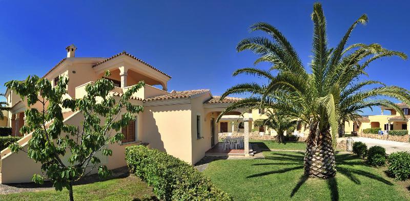 Residence Le Canne San Teodoro  Exteriör bild