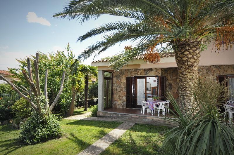 Residence Le Canne San Teodoro  Exteriör bild